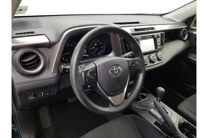 $17998 : Toyota RAV4 2018 LE 4dr SUV image 9