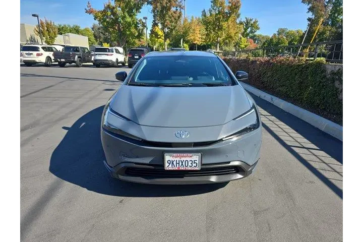 $26995 : Toyota Prius 2024 LE 4dr Hat image 2