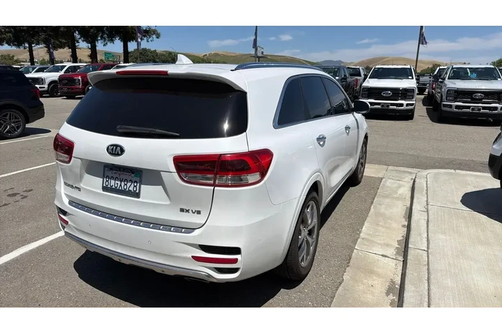 $17950 : Kia Sorento 2018 AWD SX V6 4 image 2
