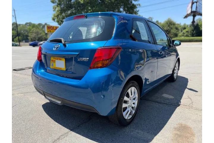 2015 Yaris 3-Door L image 10