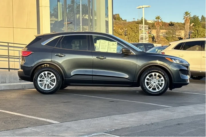 $20500 : Ford Escape 2022 SE 4dr SUV image 2