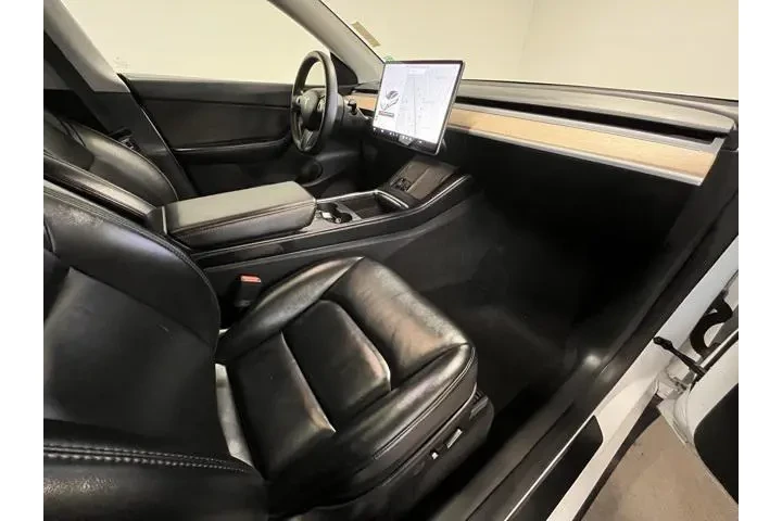 $25442 : Tesla Model Y 2021 AWD Long image 9