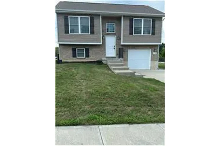 $1695 : Rental property with 3 bedro image 1