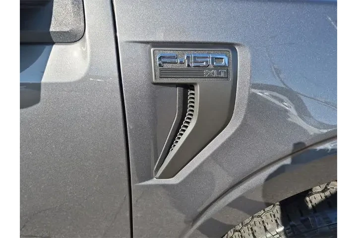 $35982 : Ford F-150 2023 4x4 XLT 4dr image 9