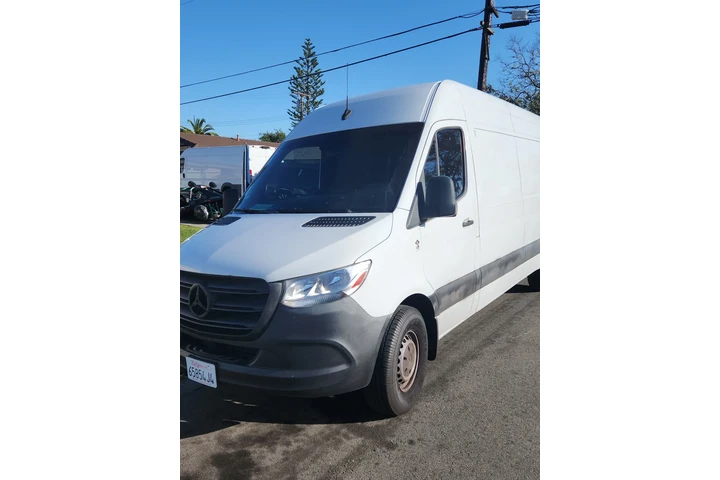 $21000 : 2021 Mercedes Cargo image 1