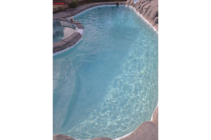 Pura vida pool and spa cleanin image 3