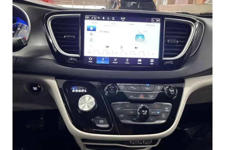 $24300 : Chrysler Pacifica 2023 Touri image 8