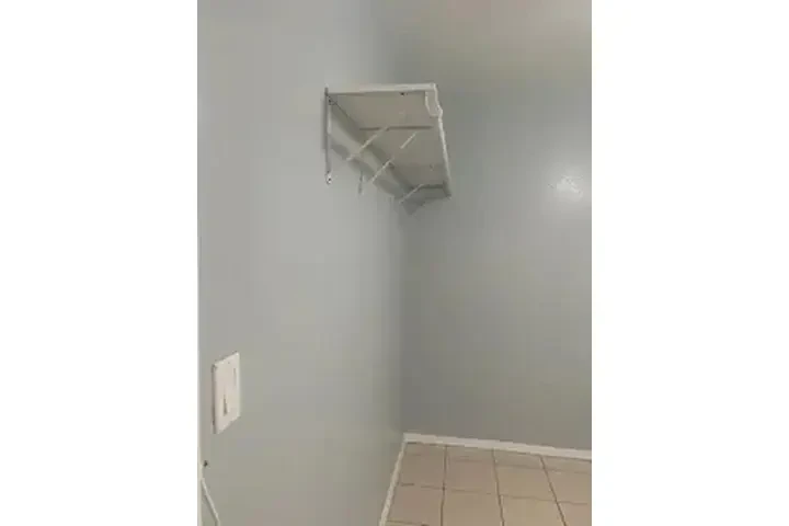 $1800 : APARTAMENTO PEQUEÑO image 1