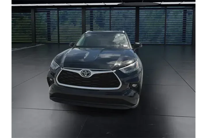 $33588 : Toyota Highlander 2023 XLE 4 image 3