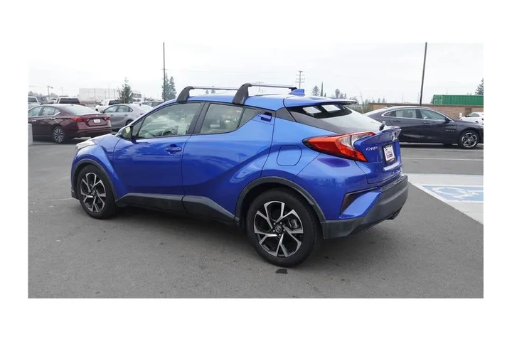 $17250 : 2019 C-HR XLE Sport Utility 4D image 8