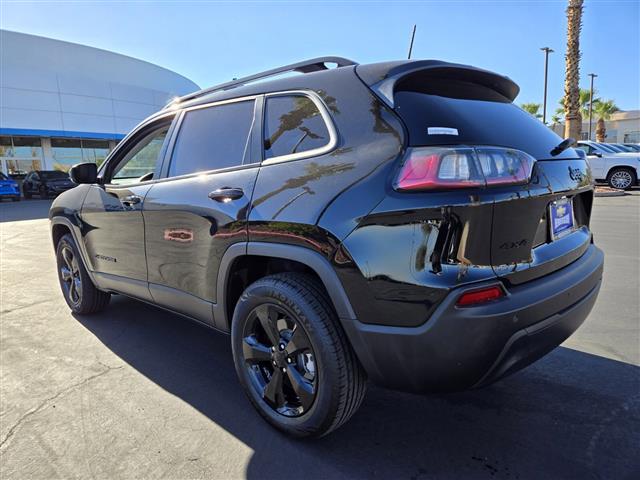 $21491 : Pre-Owned 2021 Cherokee Altit image 4