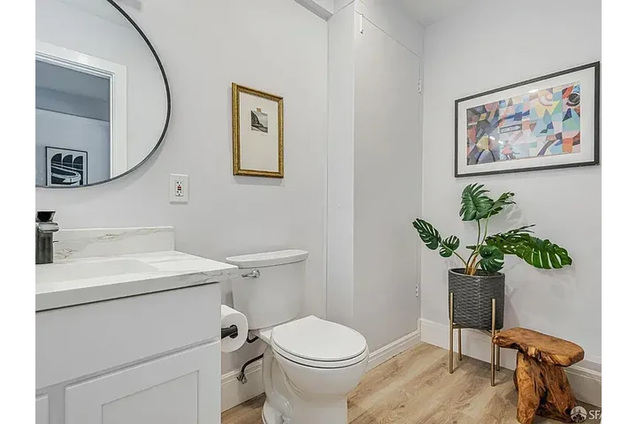 $2000 : Wonderful home available image 4