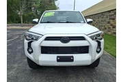 $39085 : Toyota 4Runner 2022 4x4 SR5 thumbnail