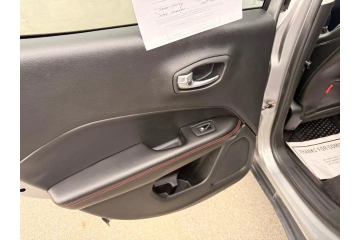 $19900 : Jeep Compass 2019 4x4 Trailh image 8