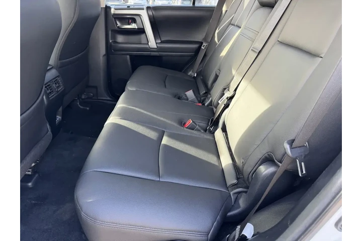 $39994 : Toyota 4Runner 2024 4x2 SR5 image 8