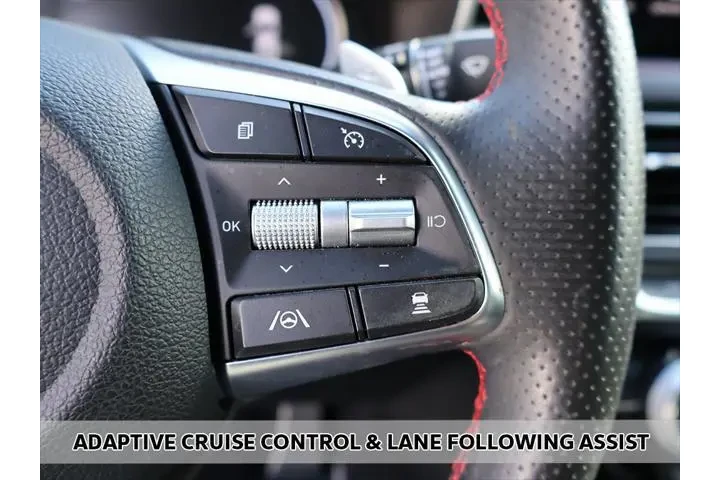 $28990 : Genesis G70 2023 2.0T 4dr Se image 6