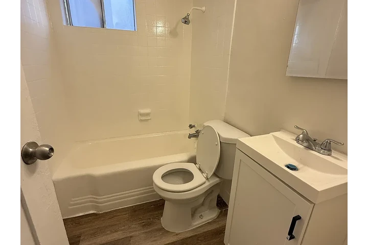 $1250 : One  Family Home image 8