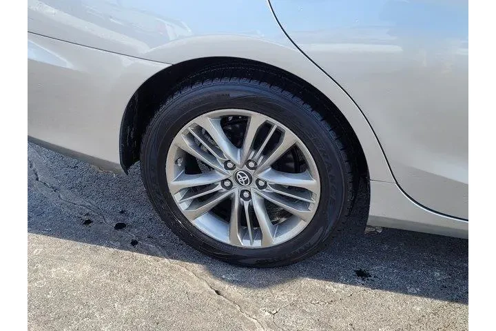 $13598 : Toyota Camry 2017 SE 4dr Sed image 9