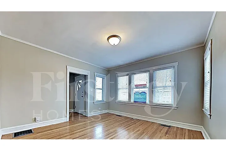 $1870 : HOUSE TO LET IN CHICAGO IL image 7