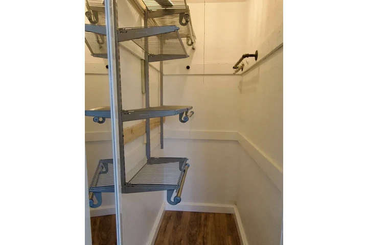 $890 : Brand new  modern renovated image 3