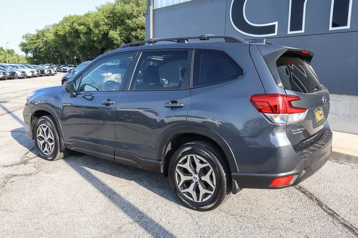 $19449 : 2021 Forester Premium image 6