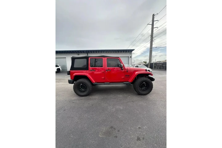 $12900 : Jeep Wrangler Unlimited Sahara image 8