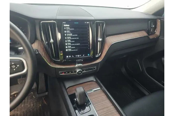 $19628 : Volvo XC60 2022 AWD B5 Momen image 6