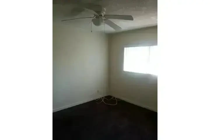 $995 : RENTO CUARTO EN DOWNEY image 1