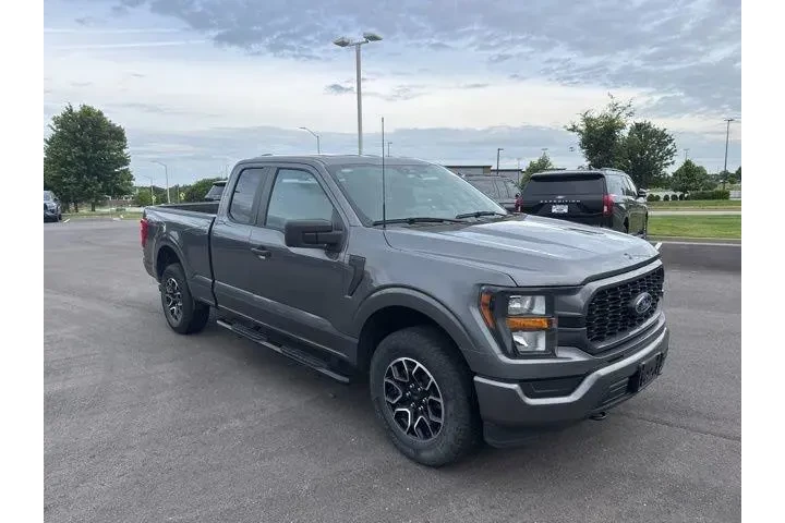 $32500 : Ford F-150 2023 4x4 XLT 4dr image 1