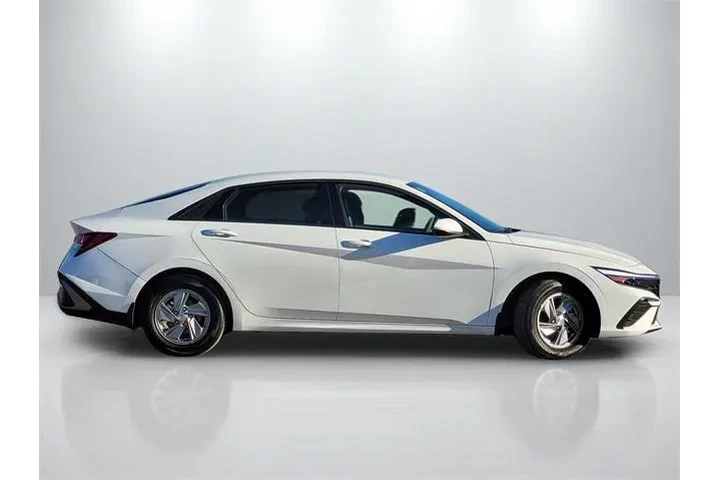 $20542 : Hyundai ELANTRA 2025 SE 4dr image 3