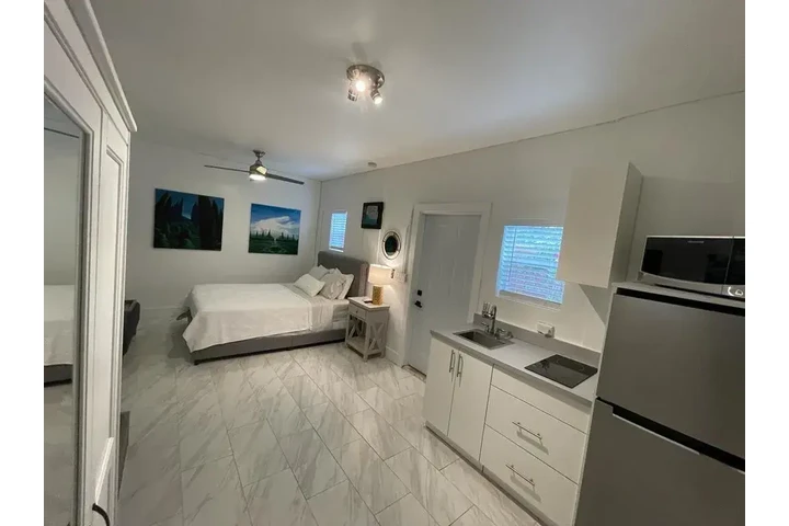 $2050 : North Miami / Central image 8