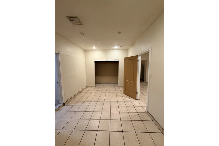 $2200 : Se Renta Casa en San Bernardin image 3