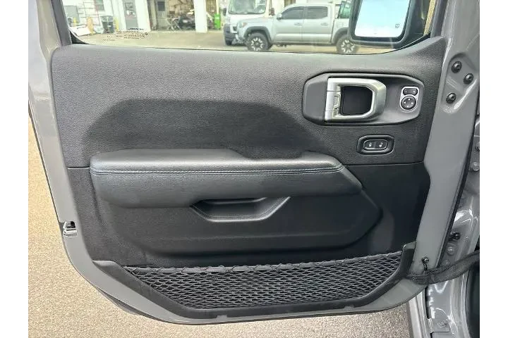 $33890 : Jeep Wrangler Unlimited 2022 image 10