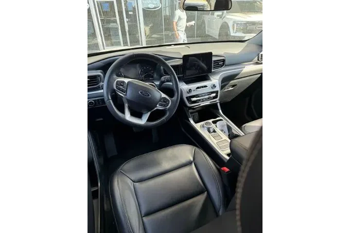 $29632 : Ford Explorer 2024 XLT 4dr S image 5
