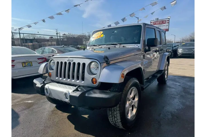 2013 Wrangler Unlimited Sahara image 4