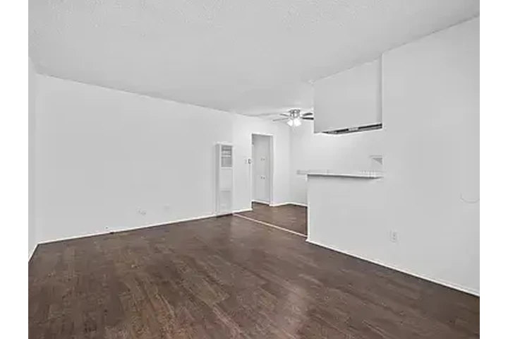 $1000 : Modern 1BD 1BT available image 9