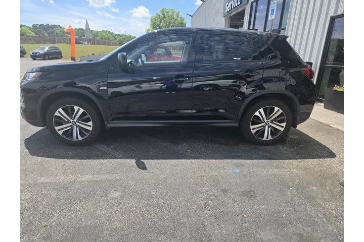 $23500 : Mitsubishi Outlander Sport 2 image 2