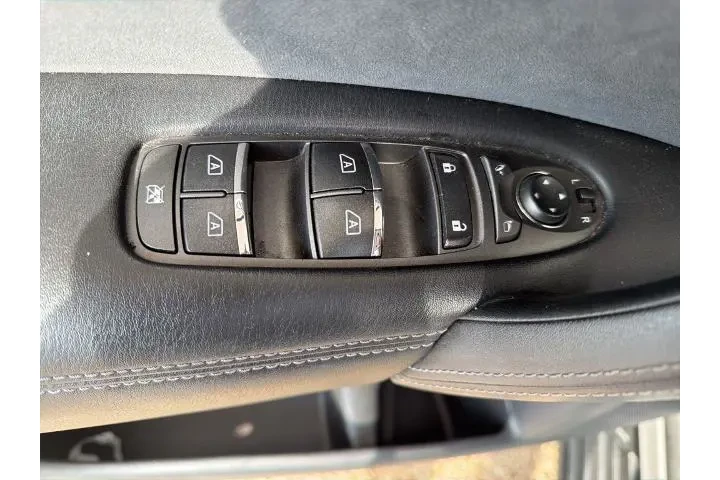 $14216 : Nissan Armada 2018 4x2 SV 4d image 10