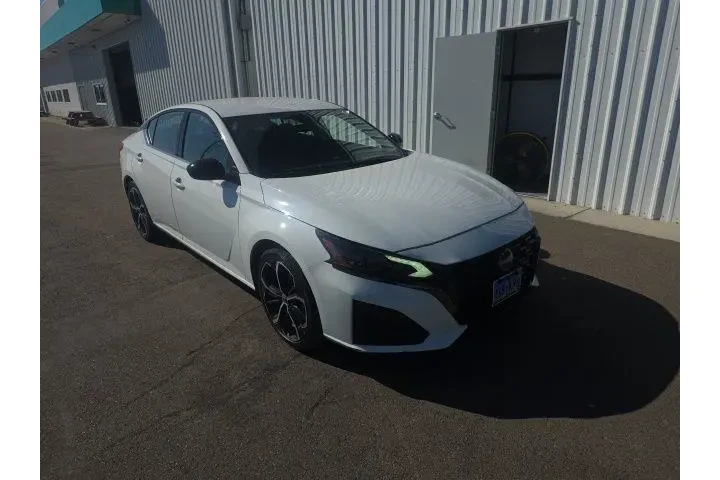 $21800 : Nissan Altima 2023 2.5 SR 4d image 1