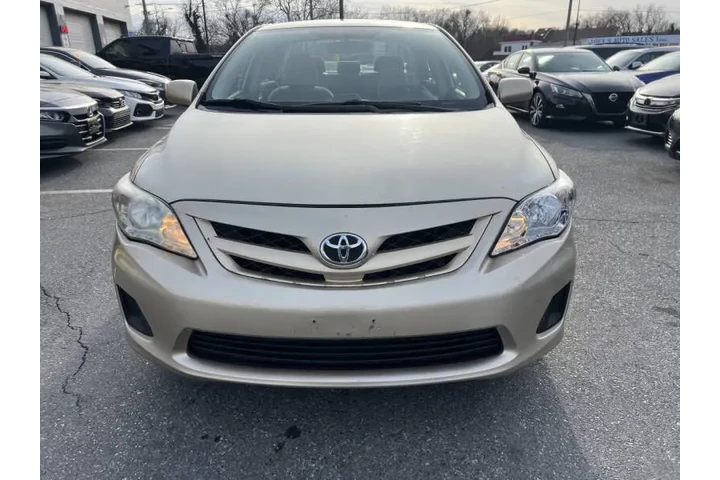 $8500 : 2012 Corolla LE image 3
