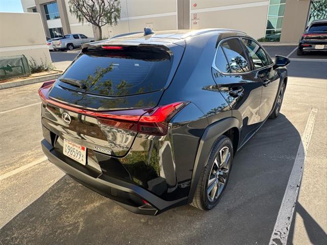 2019 UX 200 Base 4D SUV FWD image 6