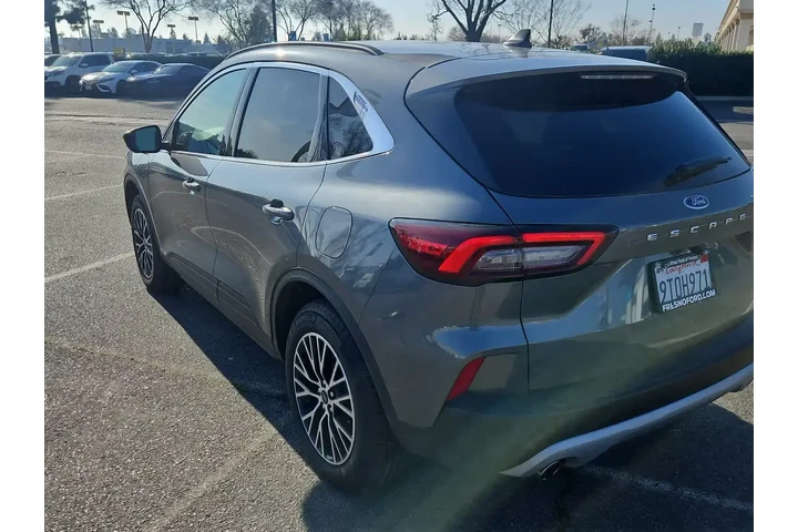 $30000 : Ford Escape Plug-In Hybrid 2 image 4