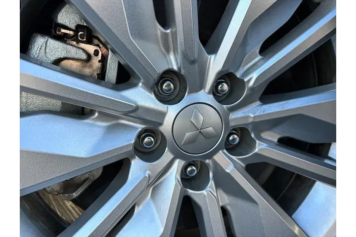 $28995 : Mitsubishi Outlander 2025 AW image 8