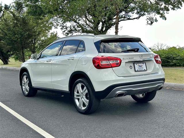 2016 GLA 250 4MATIC SUV image 6