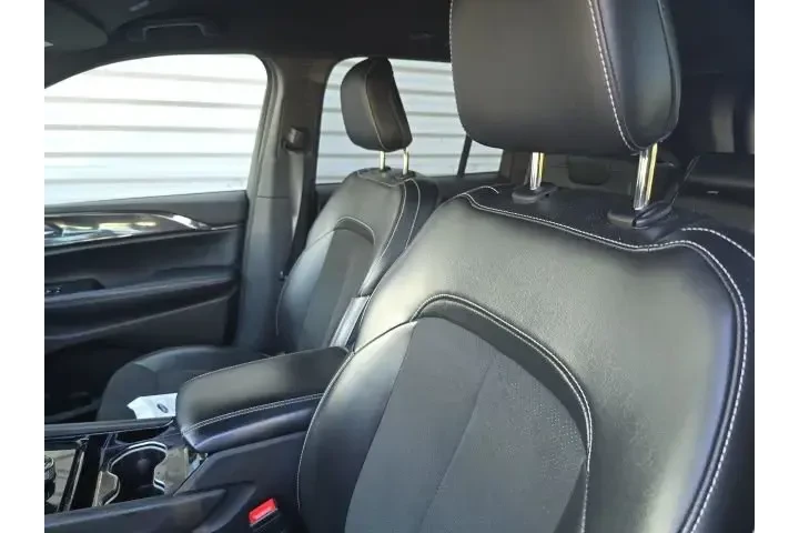 $26500 : Jeep Grand Cherokee 2023 4x2 image 7