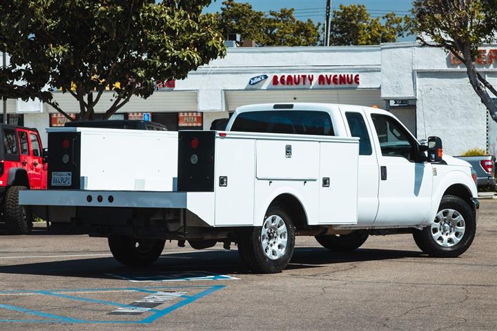 2016 Super Duty F-350 SRW XL image 2