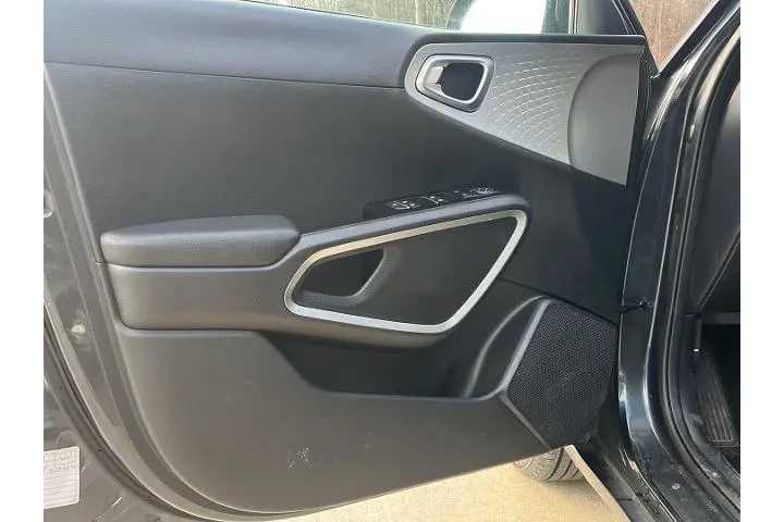 $17900 : Kia Soul 2024 S 4dr Crossove image 9