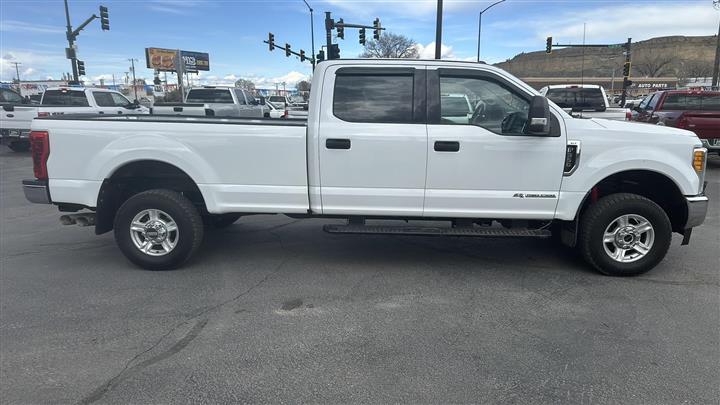 $31995 : 2017 FORD F350 SUPER DUTY CRE image 4