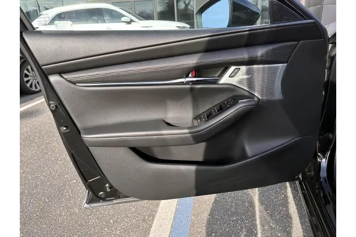 $25999 : Mazda Mazda3 Hatchback 2023 image 8