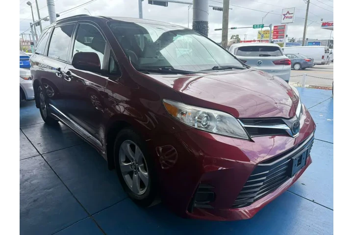 $2000 : Sienna LE Mnivan image 4